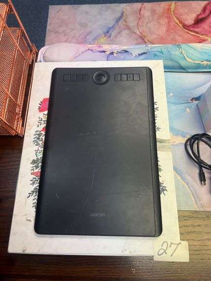 WACOM INTUOS PRO PEN TABLET MODEL PTH-660 WITH BOX & CHARGER INCLD. NO PEN