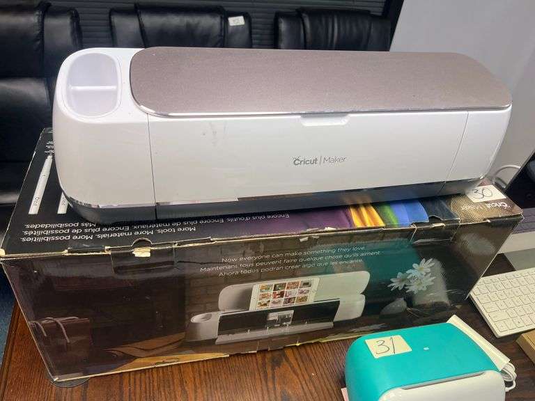 CRICUT MAKER CXPL301A ULTIMATE CUTTING MACHINE BOX INCLUDED WITH CUTTING MATS, DATA TRANSFER CABLE AND POWER CABLE