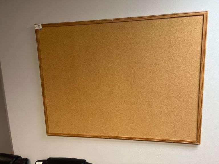 BOONE CLIP ON WALL HANGING CORKBOARD APROX 4'x3'