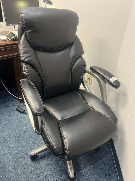 ULTRA CUSHIONED BLACK ROLLING OFFICE CHAIR WITH HEIGHT ADJUSTMENT