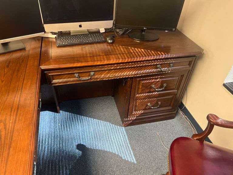 SOLID WOODEN L-SHAPED LOCKING OFFICE DESK WITH 5-DRAWERS, SINGLE DOOR APROX 5.5'x6'x21" KEYS INCLUDED!