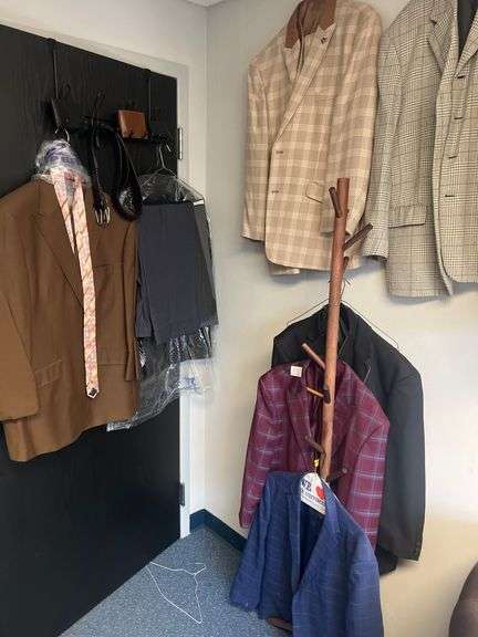 MEN'S PADDED SHOULDER SUIT JACKETS MANY AROUND SIZE 45 S, BRANDS SUCH AS MAZARI, ANGELO ROSSI, FALCONE FULL TUX, ECT SOME WITH MATCHING PANTS.. LOT ALSO INCLUDES TIES, SHIRTS, BELTS, AND WALLETS! **SOLD PER JACKET WITH EXTRAS INCLUDED
