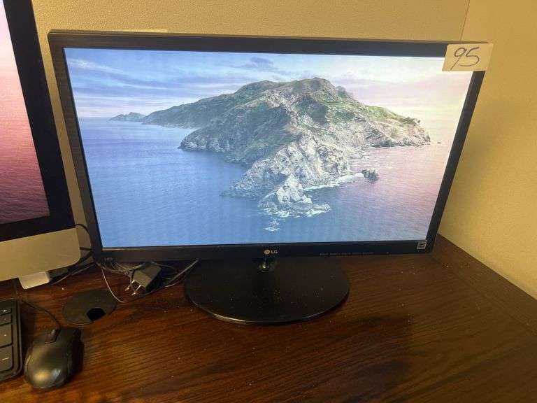 LG 22" FHD MONITOR MODEL 22M38D-B POWERS ON WITH POWER CABLE AND D-SUB CABLE INCLD.