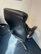 ULTRA CUSHIONED BLACK ROLLING OFFICE CHAIR WITH HEIGHT ADJUSTMENT