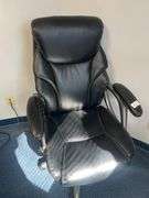 ULTRA CUSHIONED BLACK ROLLING OFFICE CHAIR WITH HEIGHT ADJUSTMENT