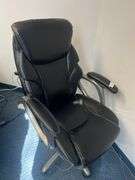 ULTRA CUSHIONED BLACK ROLLING OFFICE CHAIR WITH HEIGHT ADJUSTMENT