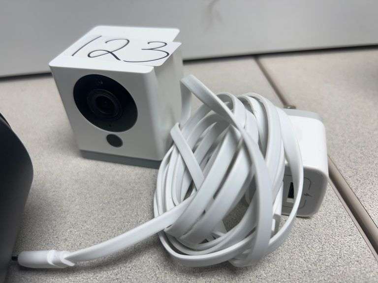 RECHARGEABLE SMALL CAMERA WITH CHARGER INCLD.