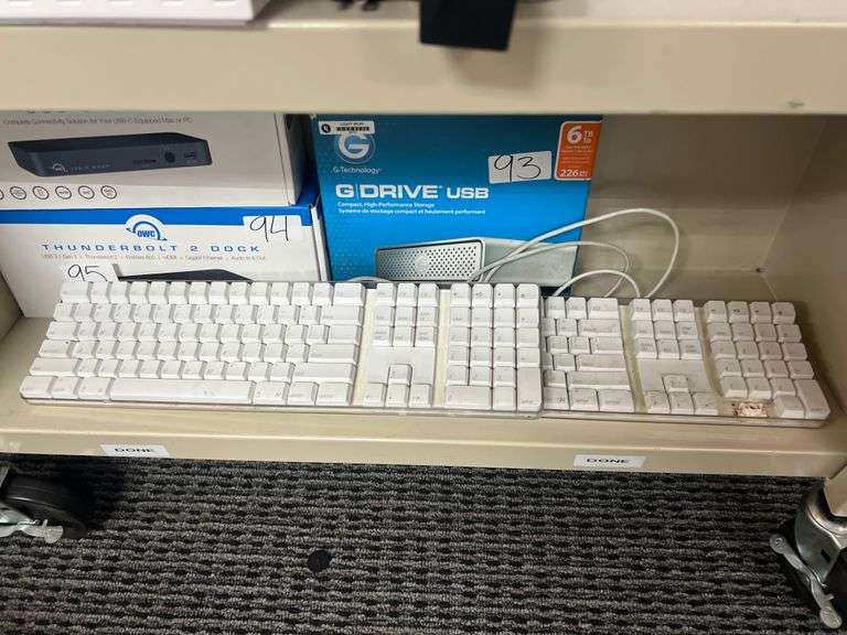 APPLE A1048 USB KEYBOARDS