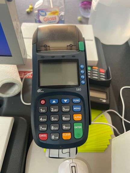 PAX S80 CARD TERMINAL WITH SP20 KEYPAD AND ALL NEEDED POWER CABLES **mount included if you can remove from desk