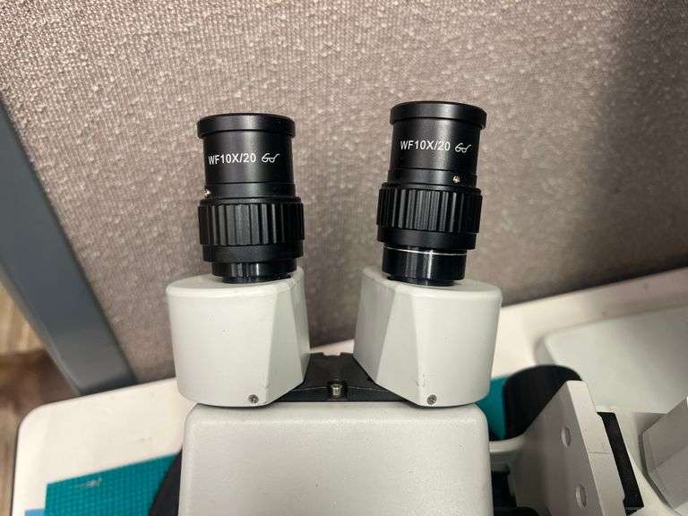 COMPLETE MICROSCOPE SETUP INCLUDING ADJUSTABLE BASE, LED LIGHT RING, WF10X/20 LENS