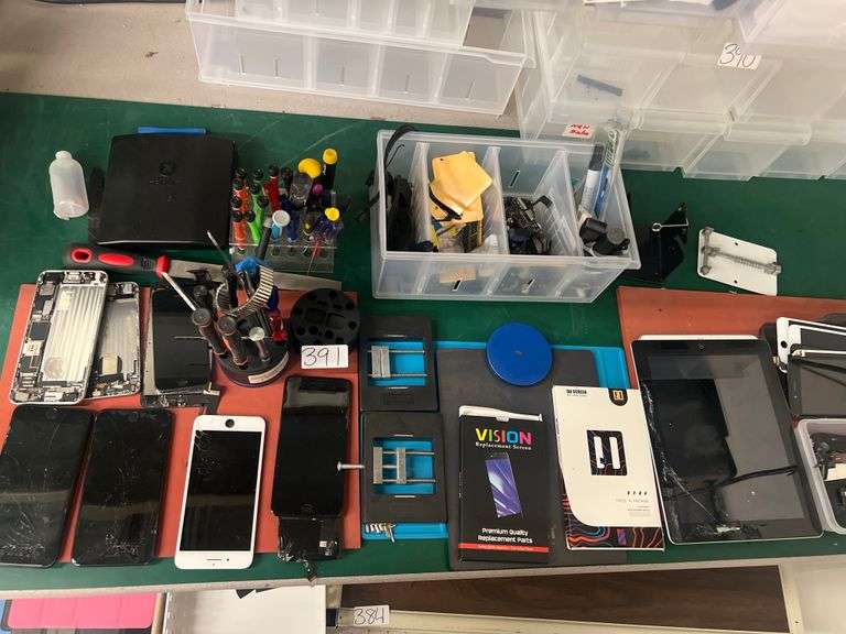 IPHONE WORKSTATION INCLUDING WORK MATS, IPHONES, IPHONE REPAIR TOOLS, REPLACEMENT SCREENS, KAISI MOBILE PHONE REPAIR FIXTURE, ETC