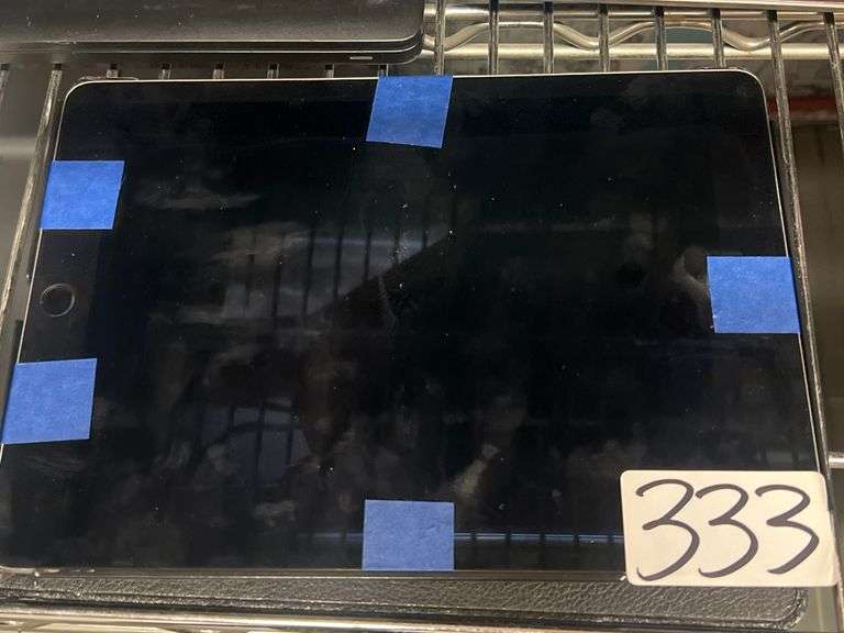 APPLE IPAD A1566 IN BLACK PROTECTIVE CASE