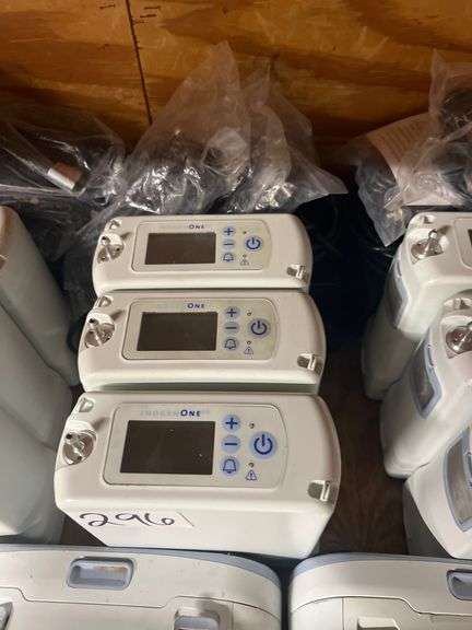 INOGEN ONE G4 OXYGEN CONCENTRATOR MODEL IO-400 EACH WITH BATTERY, HOME AND CAR CHARGER INCLD.
