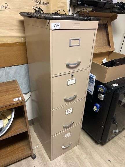 MODERN STEELCRAFT 4-DRAWER FILING CABINET APROX 15"x18"x52"