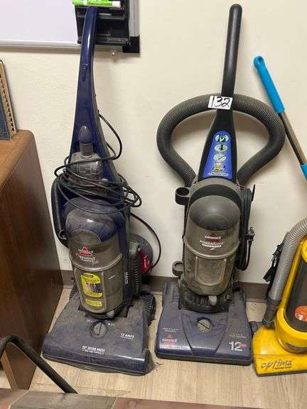 BISSELL CARPET CLEANERS INCLUDING POWERFORCE BAGLESS 12AMP VACUUM AND REWIND CLEANVIEW PET 12AMP VACUUM WITH CORD REEL
