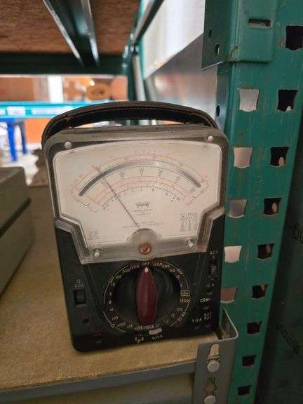 TRIPLET 630-NA SUSPENSION VOLT METER