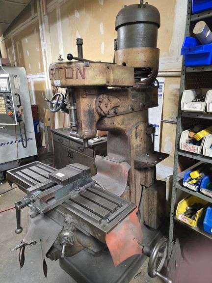 GEORGE GORTON MACHINE CO VERTICAL MILLING MACHINE FOR METALWORKING *vise not included