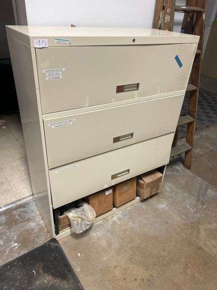 METAL FILING CABINET WITH 4-PULL OUT DRAWERS AND TOP OPENING HIDE AWAY DOORS APROX 42"x18"x52"