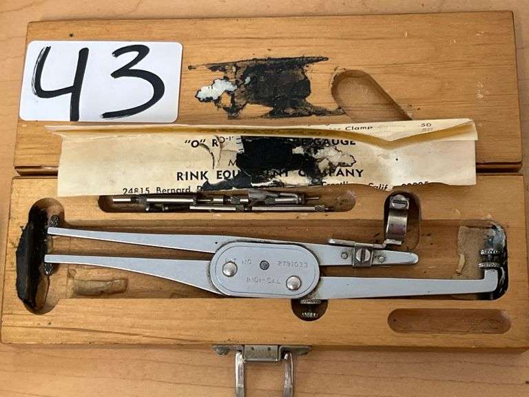 INDI-CAL UNIVERSAL BORE & GROOVE GAGE INDICATOR CALIBOR IN WOODEN BOX WITH MANUL & ATTACHMENTS