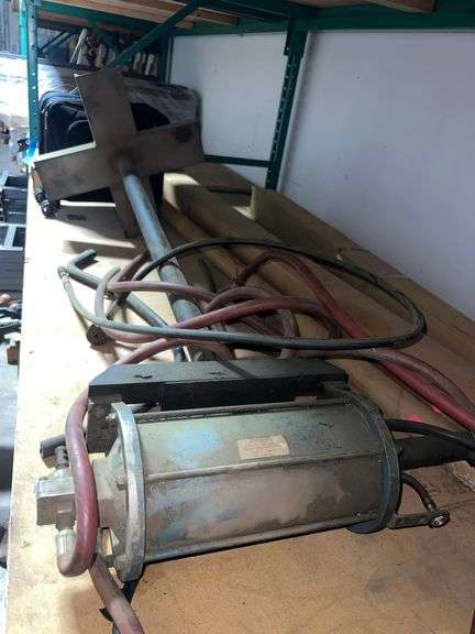 VLIER INDUSTRIAL COMPRESSOR *or similar* ON METAL STAND WITH VARIOUS TUBING AND REGULATORS INCLD.