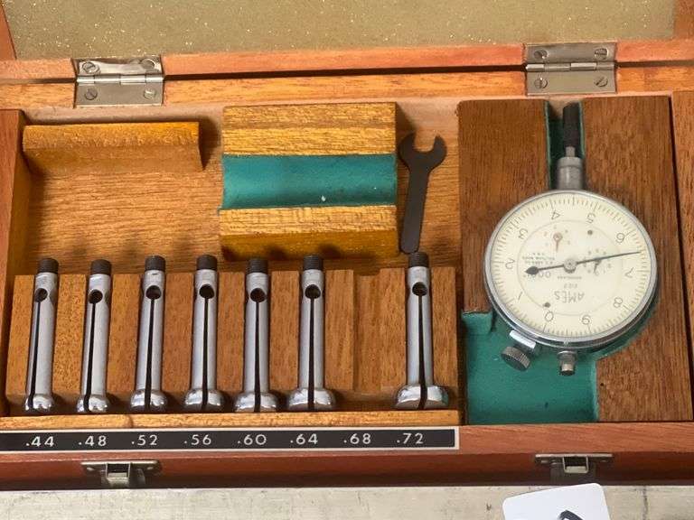 MITUTOYO MEASURING RANGE OF NO. 256 SERIES .4" - .7" ATTACHMENTS ONLY IN WOODEN CASE
