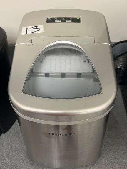 FRIGIDAIRE COUNTERTOP ICE MAKER EFIC117-SS
