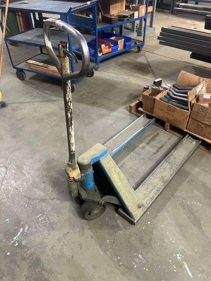 HEAVY DUTY METAL PALLET JACK IN WORKING COND. 4' FORKS WITH FOOT OR HAND RELEASE OPTION
