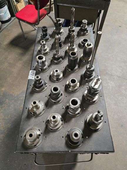 VERTICAL MACHINING CENTER CUTTING TOOLS WITH 3-TIER METAL CART INCLD.