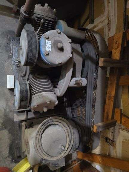 INGERSOLL RAND TYPE 30 15TE INDUSTRIAL AIR COMPRESSOR HARD WIRED INTO ITS OWN BREAKER BOX, BOX INCLUDED WITH LOT