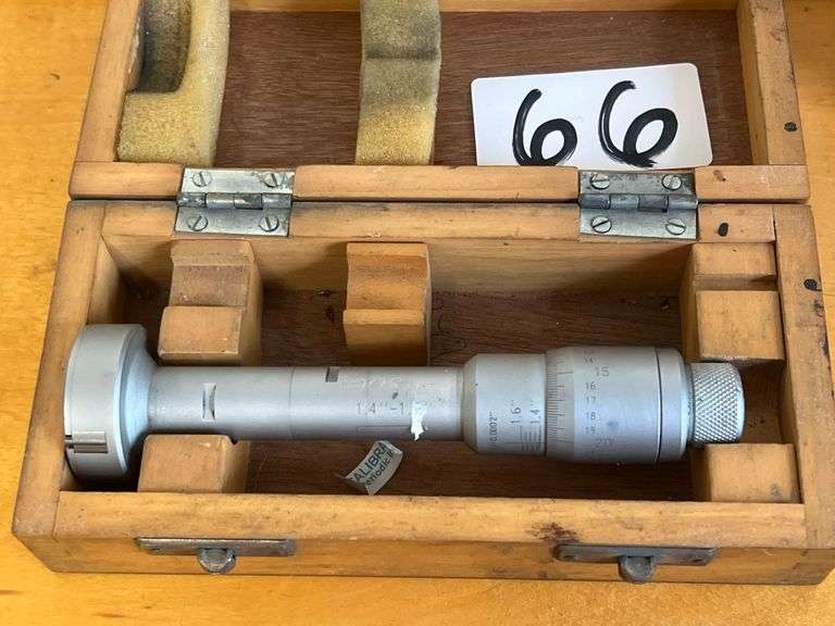 SPI 1DIV = 0.0002" MICROMETER IN WOODEN CASE