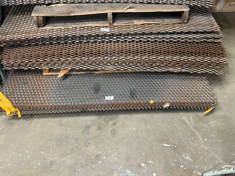 EXPANDED METAL MESH SHEET DIAMOND SHAPED PATTERN APROX 57"x30"