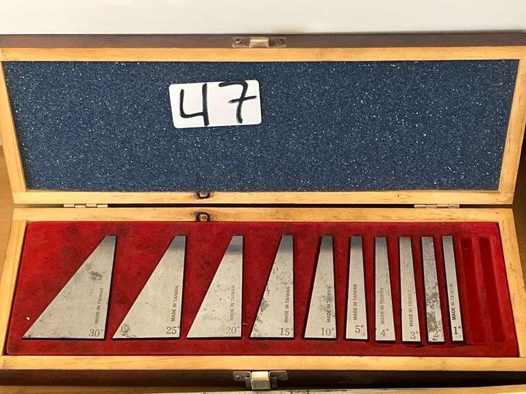 ANGLE BLOCK SET RANGING FROM 1° - 30° 10PCS SET IN WOODEN CASE