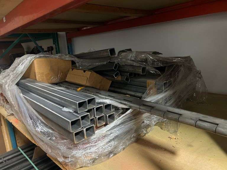 FERROUS METAL SQUARE BEAMS AND LONG HEAVY DUTY HINGES VARIOUS LENGTHS, MOST BEAMS ARE 1.5" SQ.
