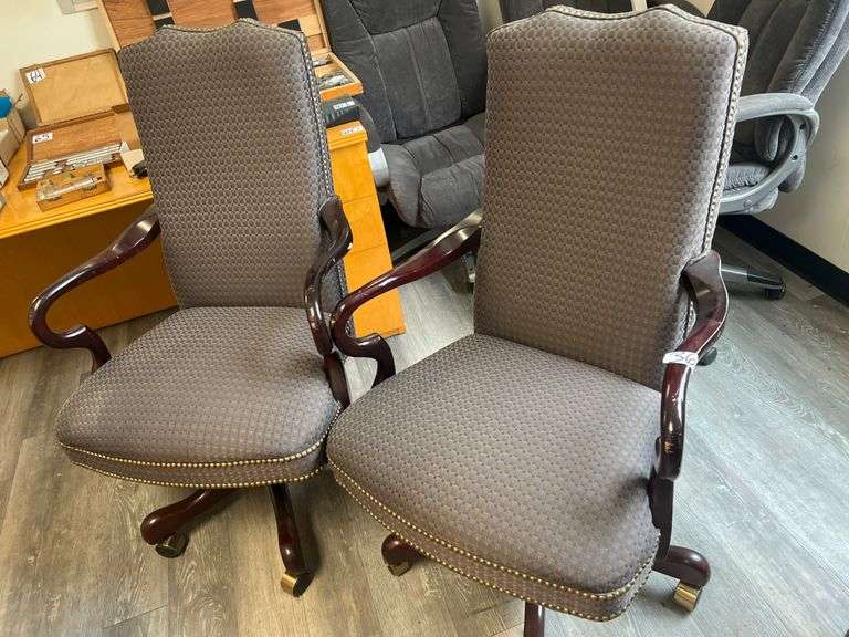 INDIANA FURNITURE EXECUTIVE SWIBEL-HB SOLID WOOD ROLLING PADDED CHAIR