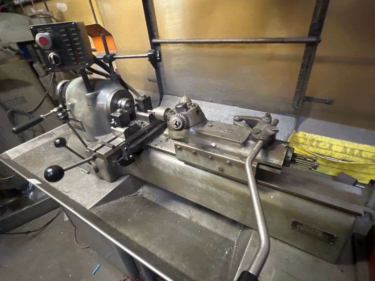 HARDINGE BROTHERS INC. SUPER PRECISION METAL MILLING MACHINE MODEL DV-59/DSM-59  WITH GUSHER COOLANT PUMP