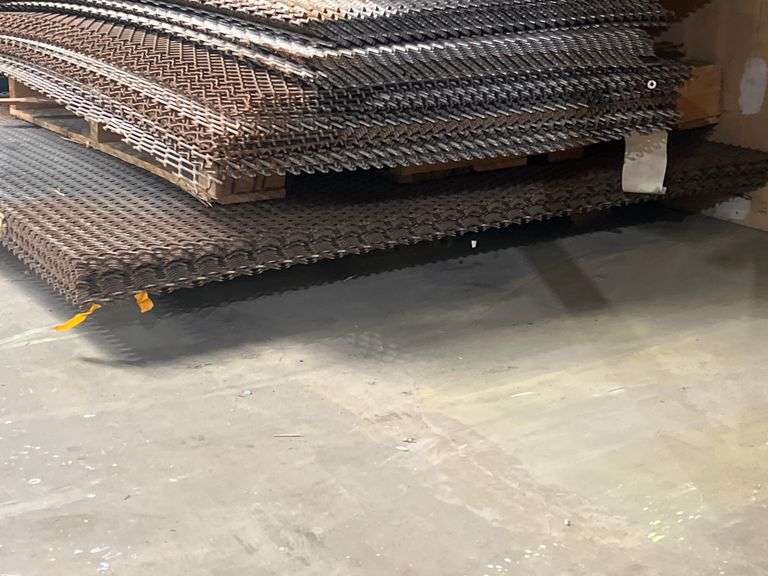 EXPANDED METAL MESH SHEET DIAMOND SHAPED PATTERN APROX 57"x30"