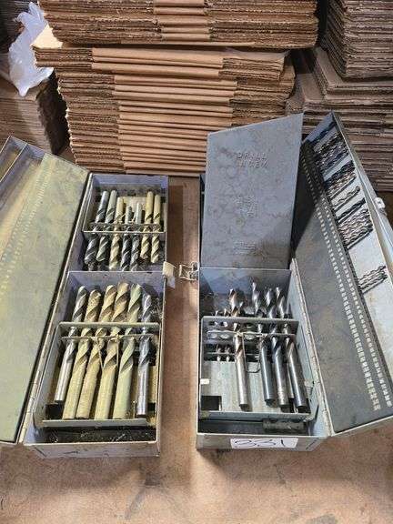 VARIETY OF DRILL BITS IN METAL ORGANIZERS