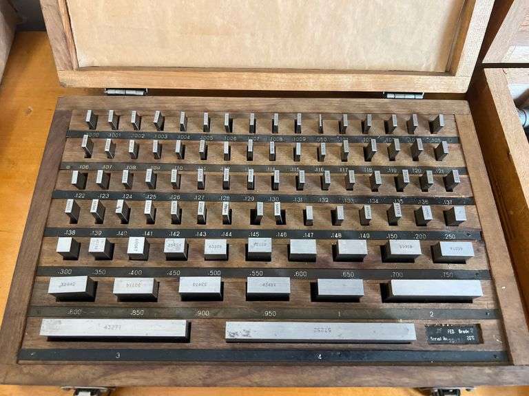 PRECISION GAUGE BLOCK SET OF 81 RANGING FROM .1000 - 4 IN WOODEN CASE FED. GRADE 2 SN 20171 20°C