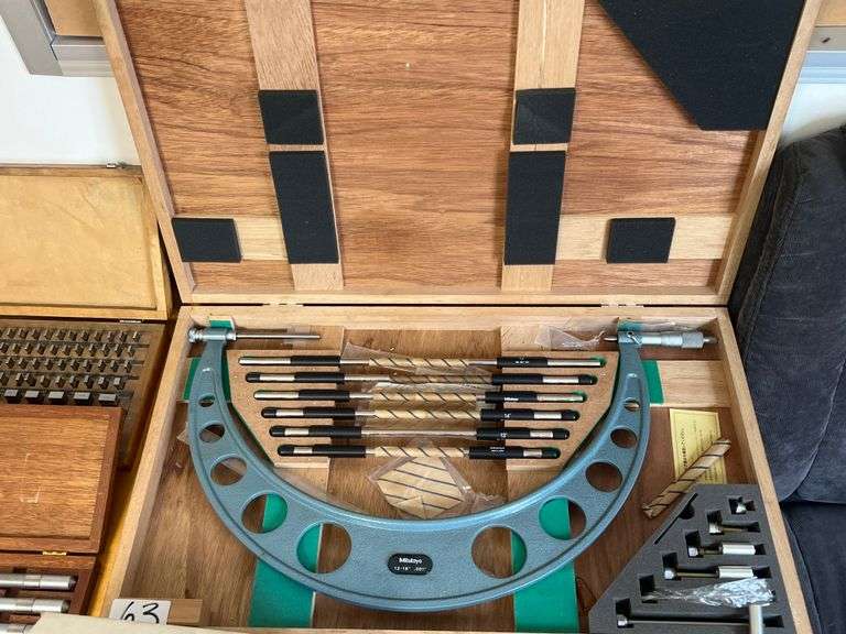 MITUTOYO 12-18" .001" OUTSIDE MICROMETER SET STORED IN WOODEN CASE WITH INTERCHANGEABLE ANVILS AND RODS