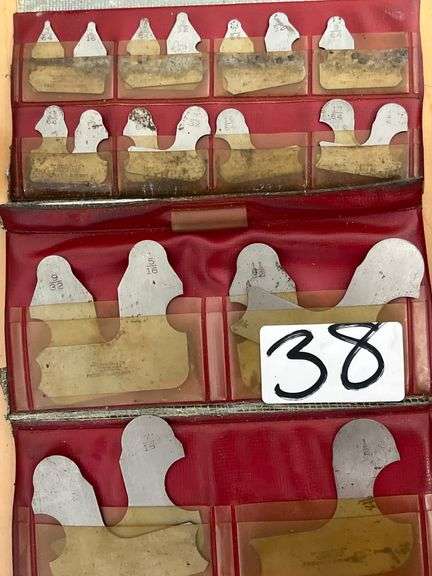 THE LUFKIN RULE CO FEELER GAUGE SET OF 21 RANGING FROM 3/64" - 1/2" IN LEATHER CASE