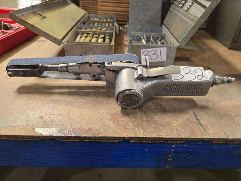 HANDHELD PNEUMATIC BELT SANDER