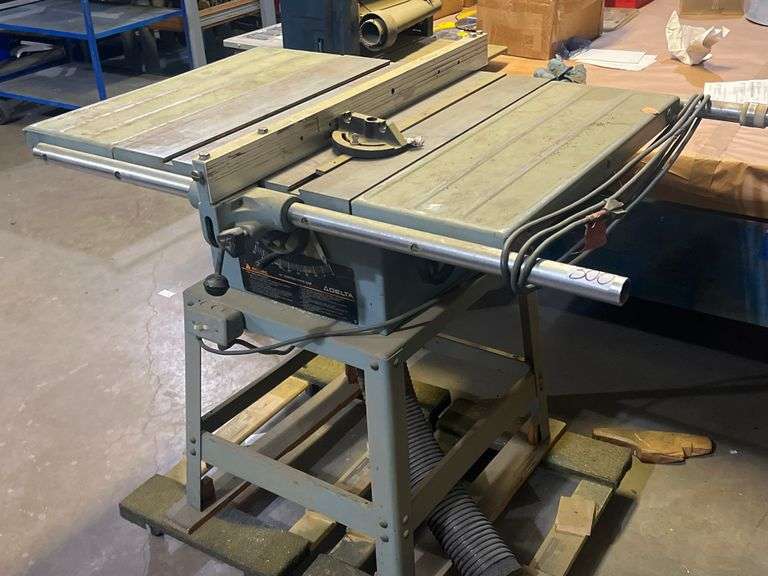 DELTA 10" CONTRACTOR'S SAW TABLE WITH 45°ANGLE MAX