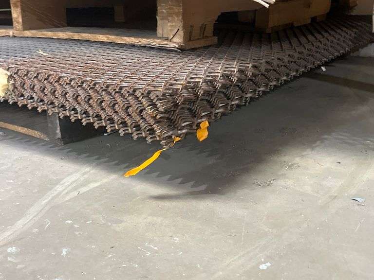 EXPANDED METAL MESH SHEET DIAMOND SHAPED PATTERN APROX 57"x30"