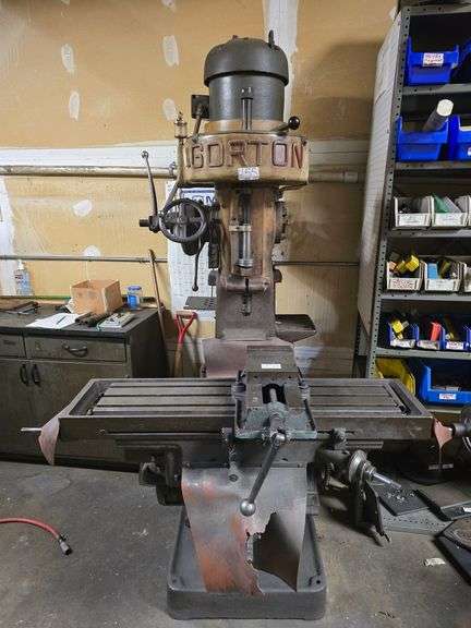 GEORGE GORTON MACHINE CO VERTICAL MILLING MACHINE FOR METALWORKING *vise not included