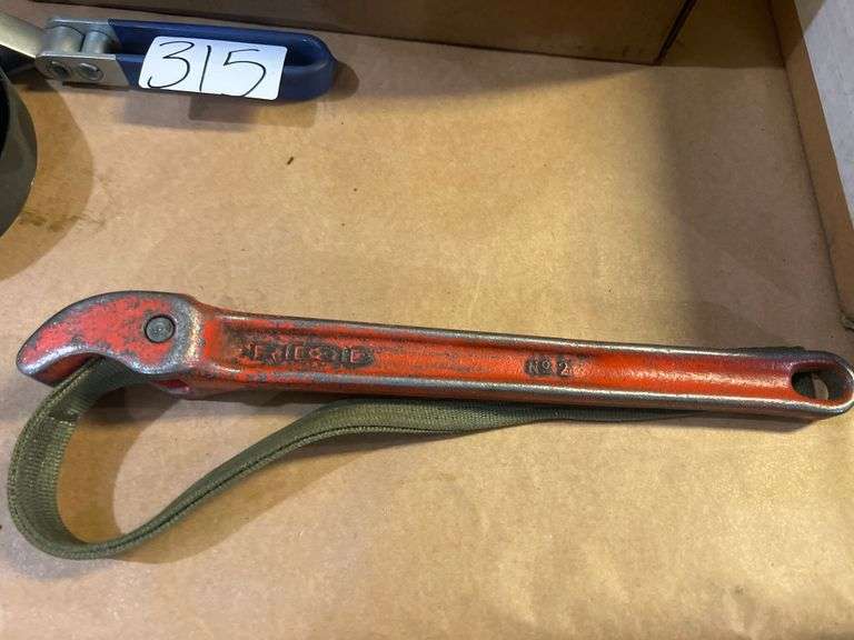THE RIDGE TOOL COMPANY NO. 2 STRAP WRENCH