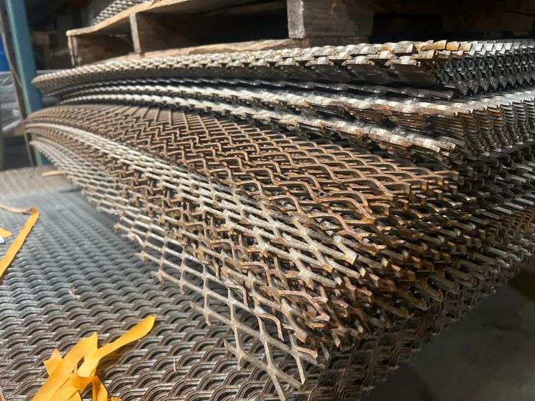 EXPANDED METAL MESH SHEET DIAMOND SHAPED PATTERN APROX 58"x31"