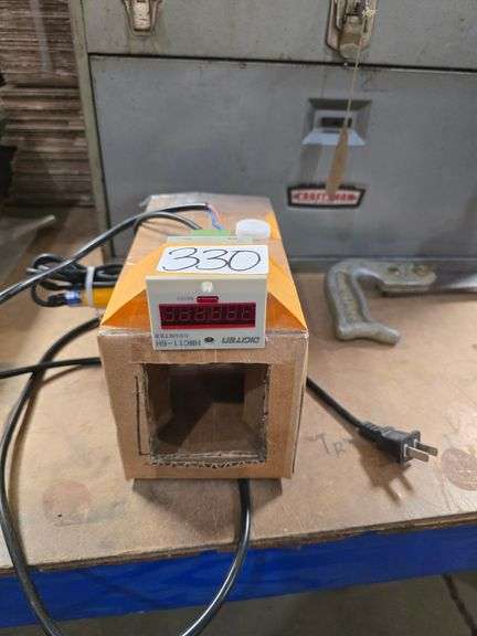 TEST FIXTURE WITH DIGITEN HMC11-6H COUNTER WITH HUCHOO CHE18-2MNA-B710