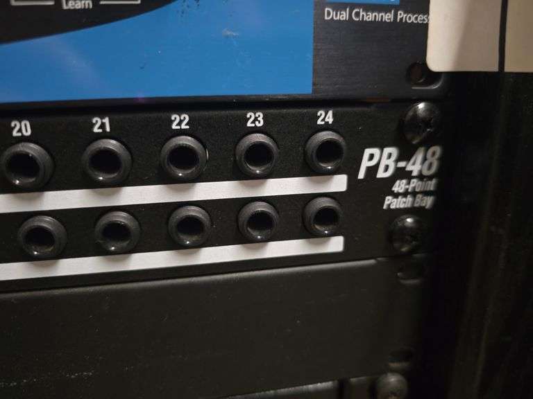 DBX PROFESSIONAL PRODUCTS PB-48 48-POINT PATCH BAY WITH POWER CABLE