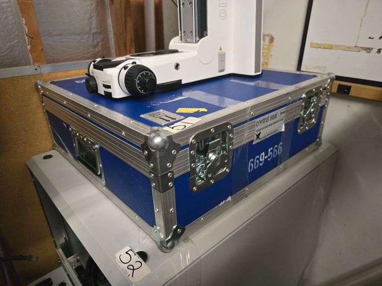 BLUE PROTECTIVE STORAGE CASE APROX 23"x23"x9"