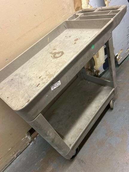 Rubbermaid 2-tier plastic warehouse cart aprox 39"x17.5"x33"